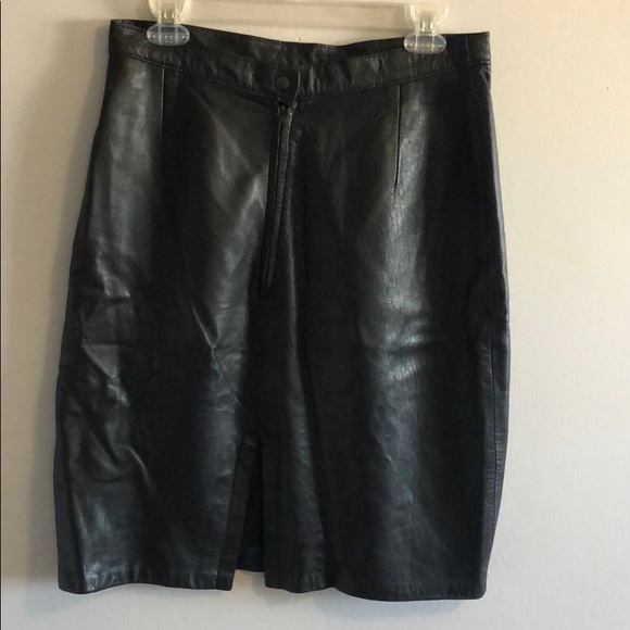 Black leather knee length skirt - Picture 3 of 7